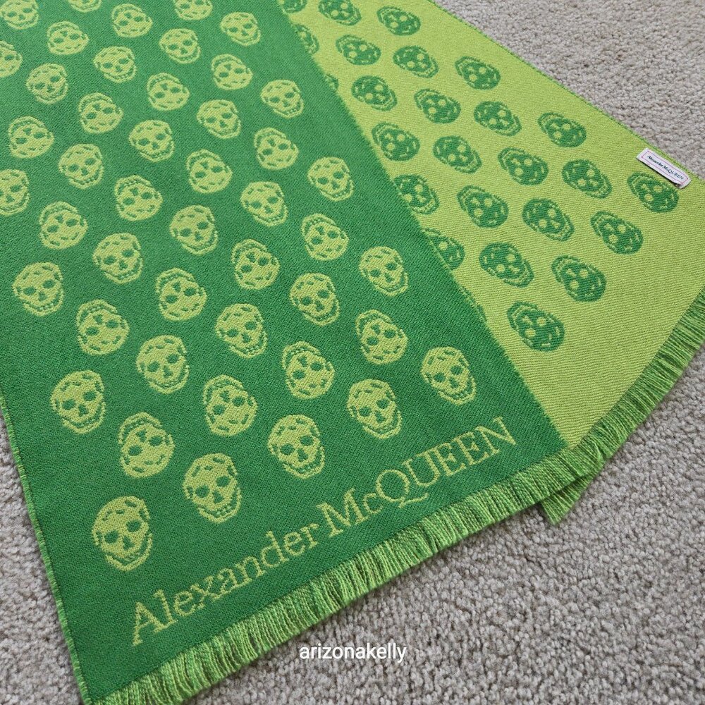 NWOT McQueen Wool Reversible Skull Scarf Kelly Green/Lime Green - Picture 4 of 12